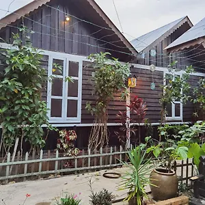 Mykampung Chalet Guest house